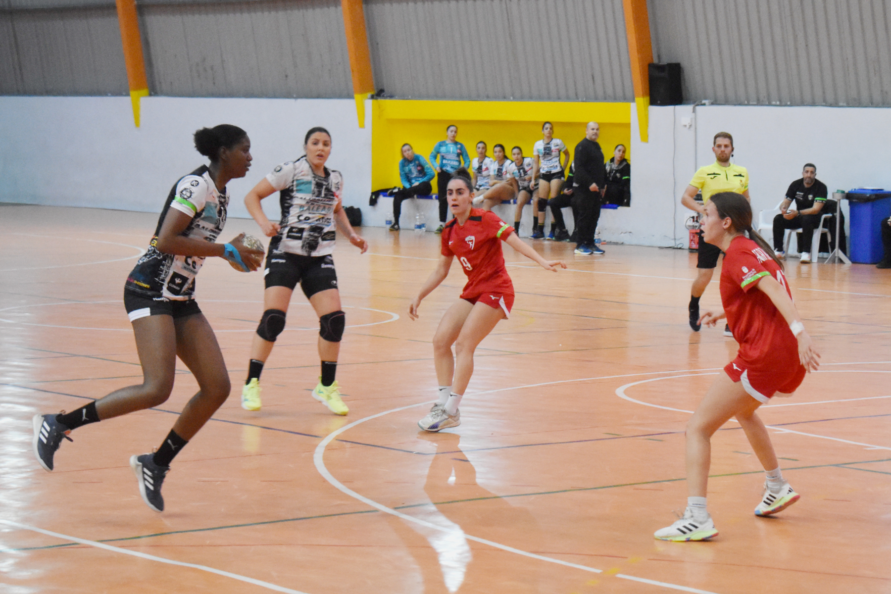 El Balonmano Estudiantes derrota a Alcobendas