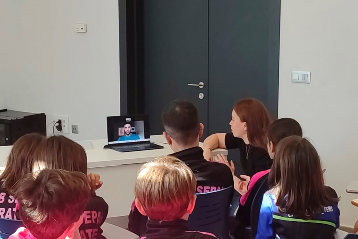 Visita de Paula Alcalde a la Federación de Karate de Ceuta