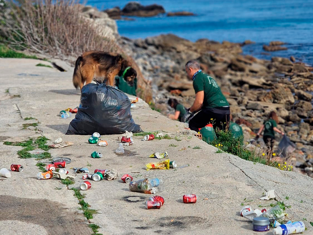 Recogida de Ceuta Sin Plástico en la playa del Trampolín