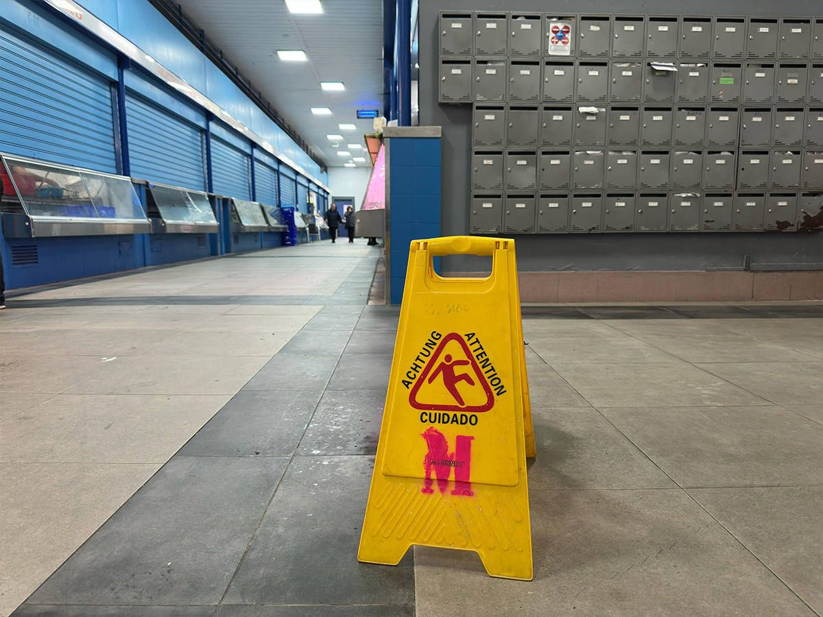 Goteras en el Mercado Central / Mohamed Ettouileb