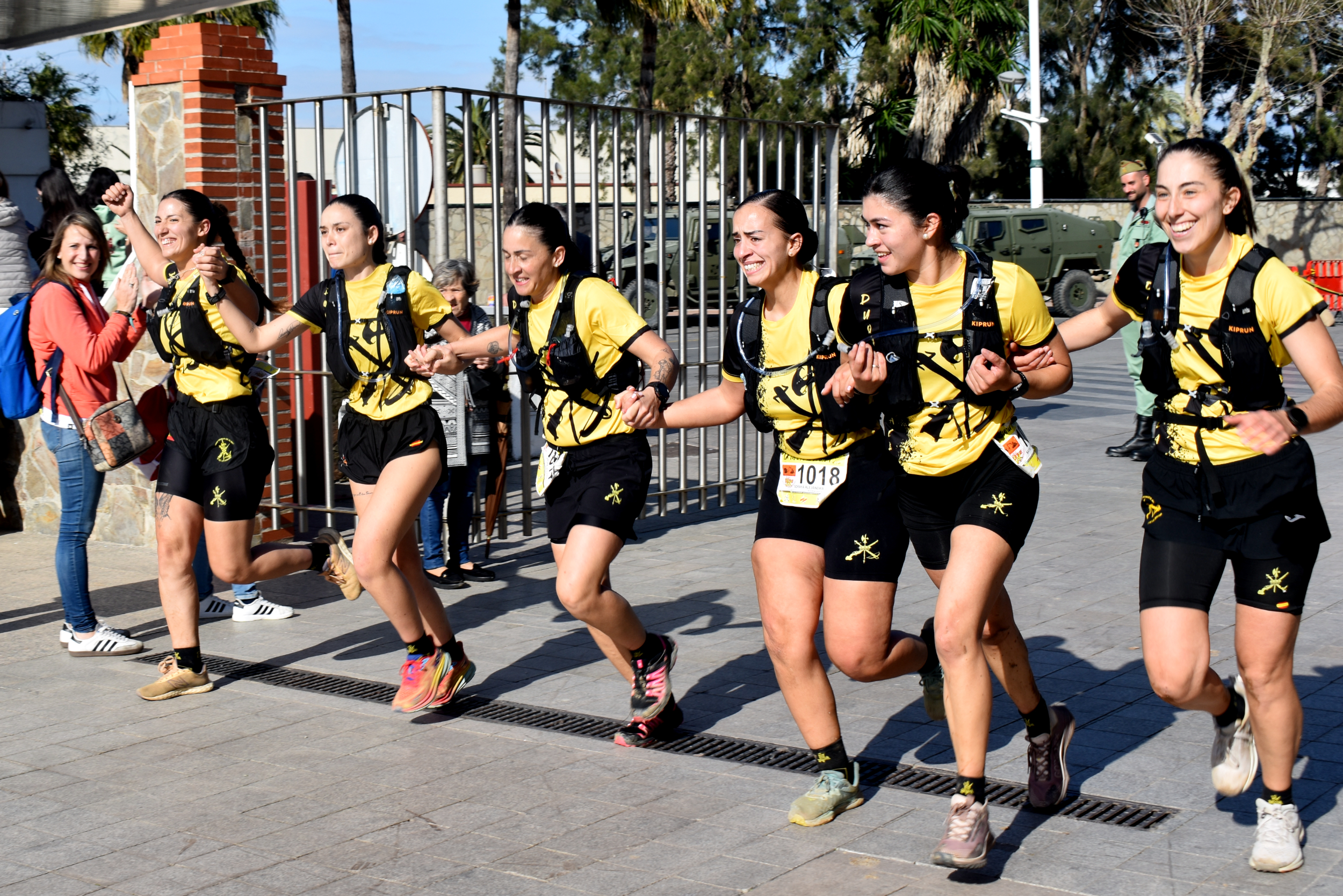 El equipo femenino del Tercio Duque de Alba debuta con un bronce en la Cuna de la Legión. Foto: Rafa Báez