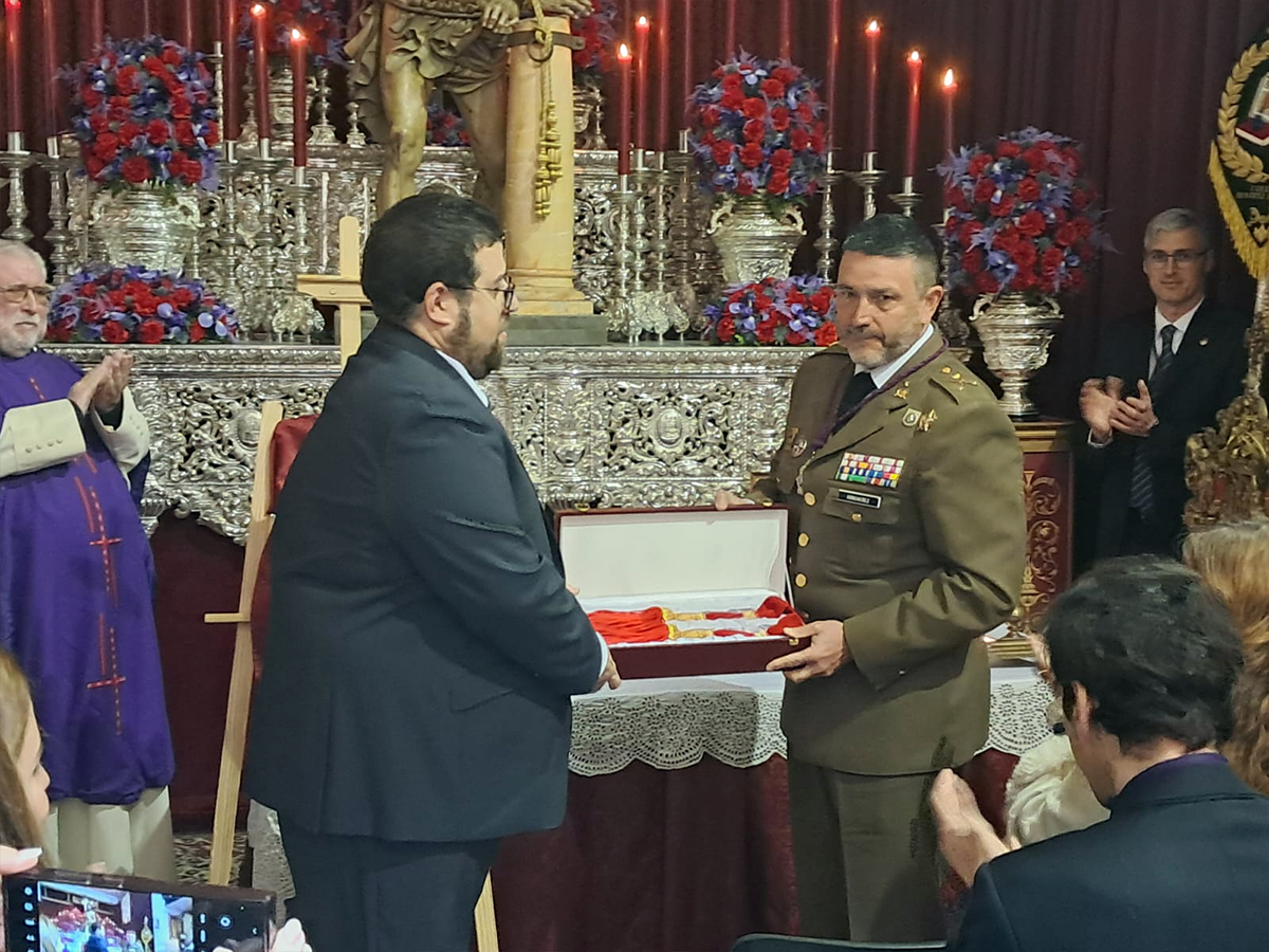 Entrega del fajín del Comandante General Interino/ César Martín