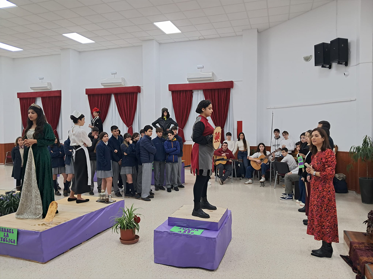 Exposición 'Pioneras del pasado' en el Camoens / César Martín