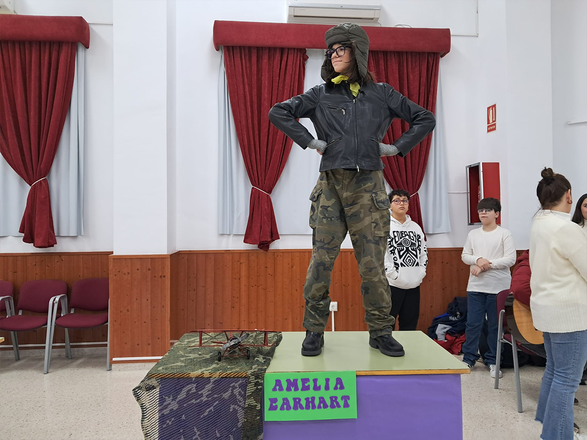 Exposición 'Pioneras del pasado' en el Camoens / César Martín