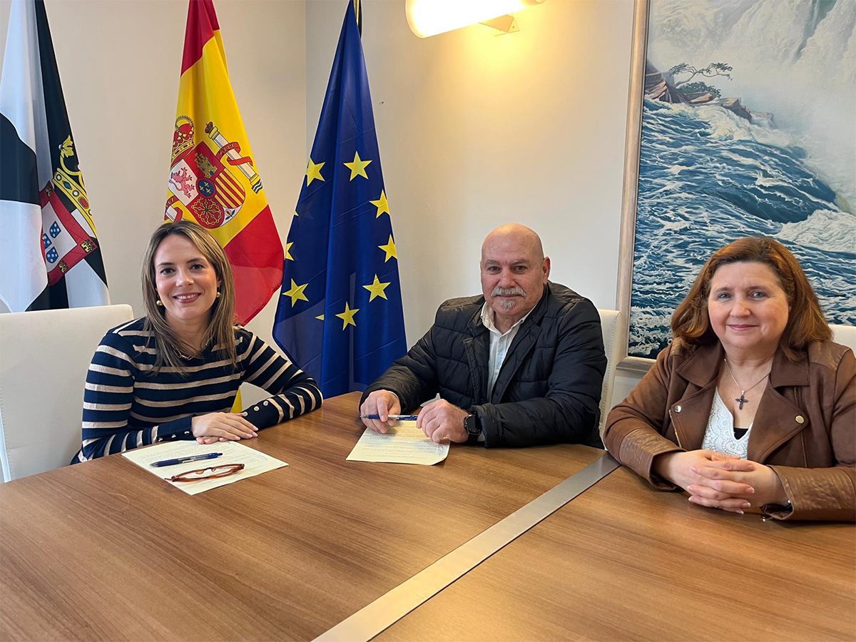 Firma del convenio con Miradas