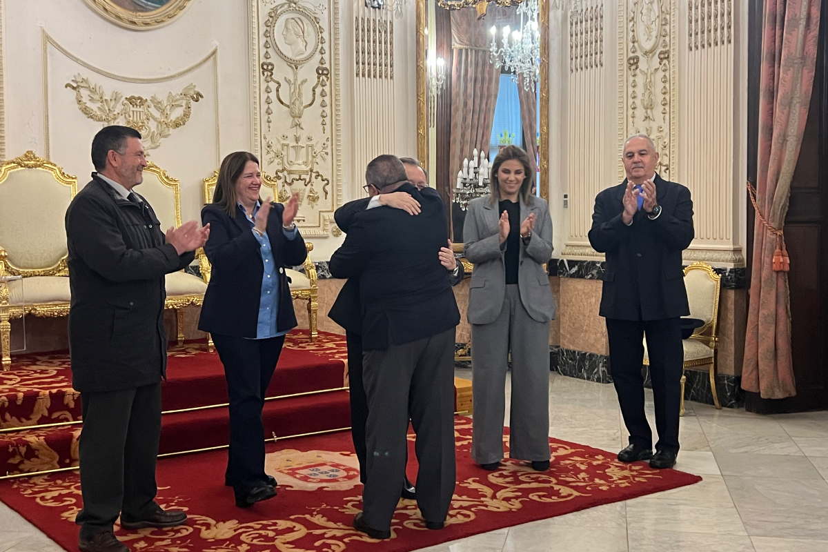 Representación de la Asociación de Veteranos del Cuerpo de Intendencia con Vivas / Alma Palomino