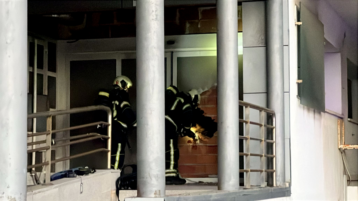 Los agentes del SEIS han tenido que emplearse a fondo para acceder a la antigua infraestructura sanitaria / Alma Palomino