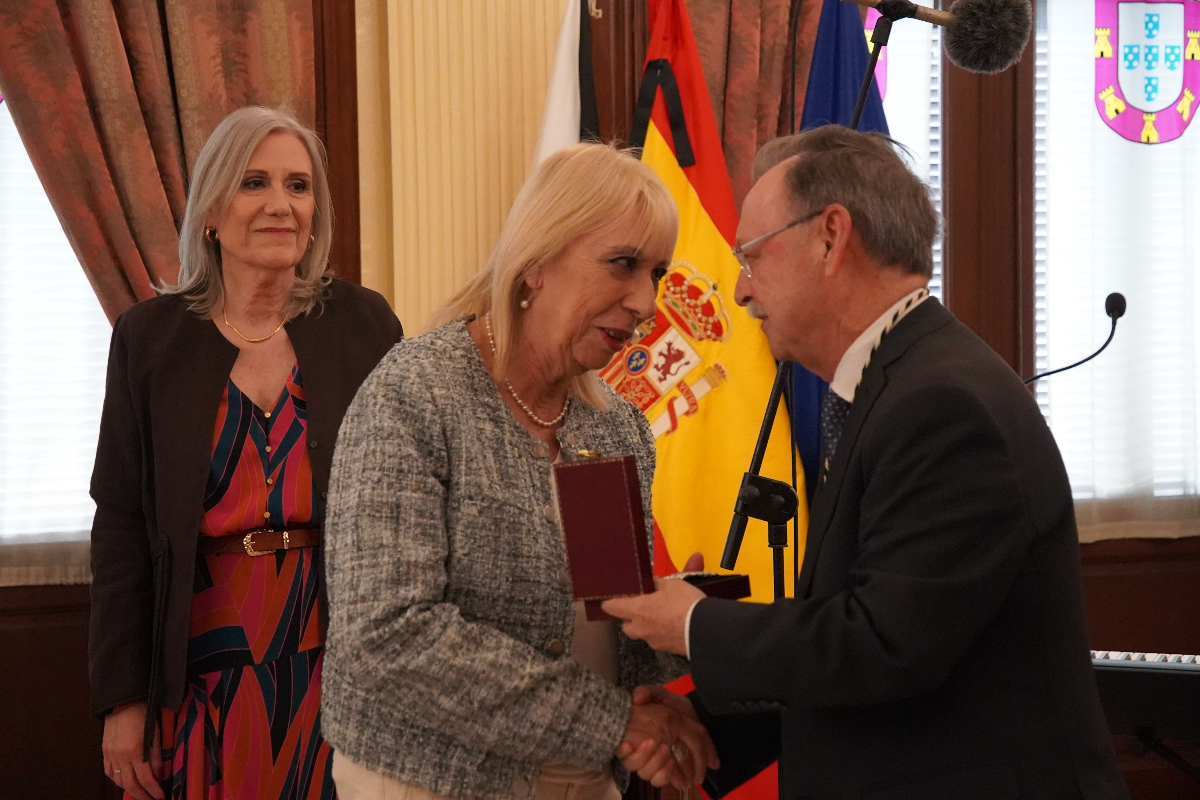 Entrega Medalla de Plata a título Póstumo / Esther Zárate