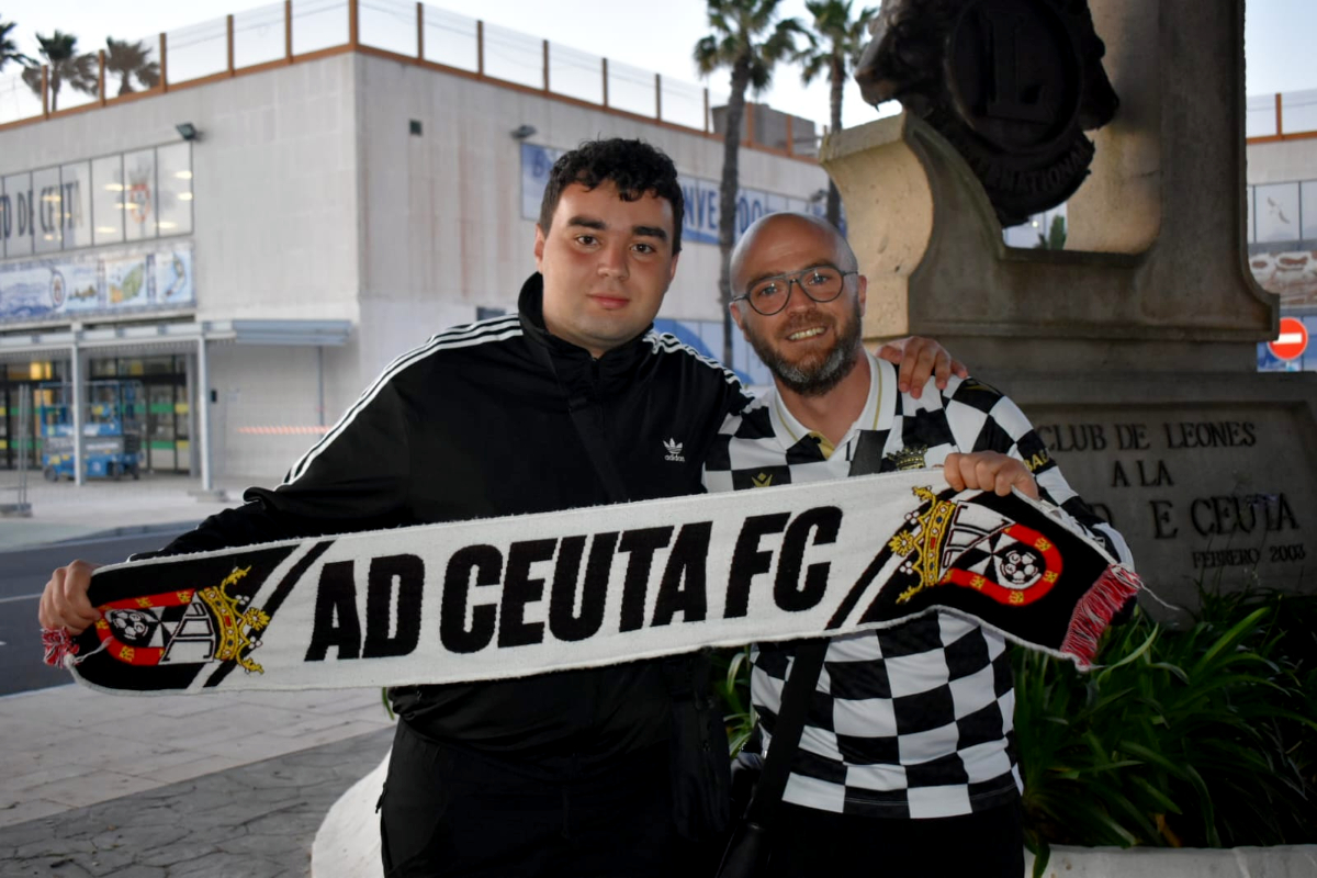 La afición de la Ad Ceuta FC pone rumbo a Madrid / Rafa Báez