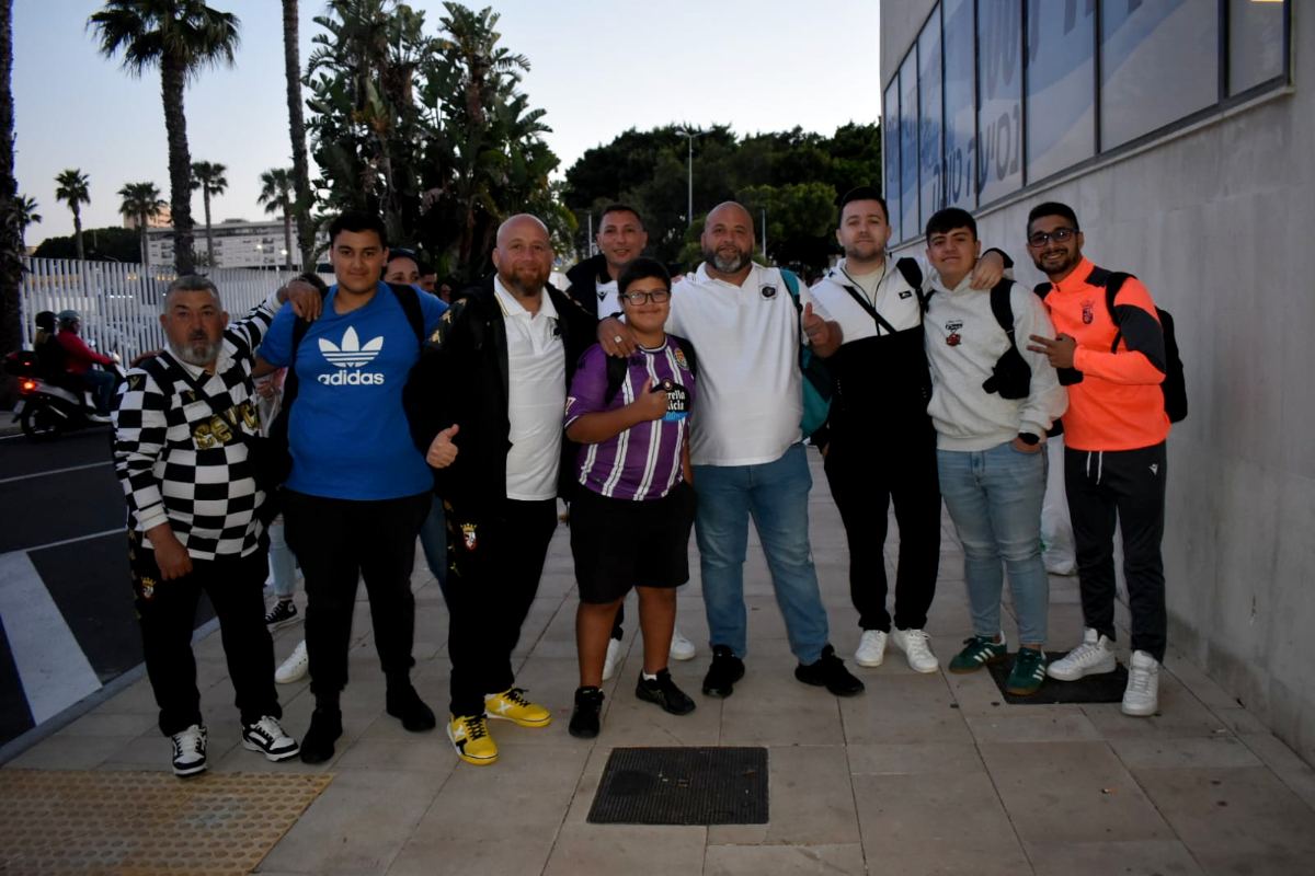 La afición de la Ad Ceuta FC pone rumbo a Madrid / Rafa Báez