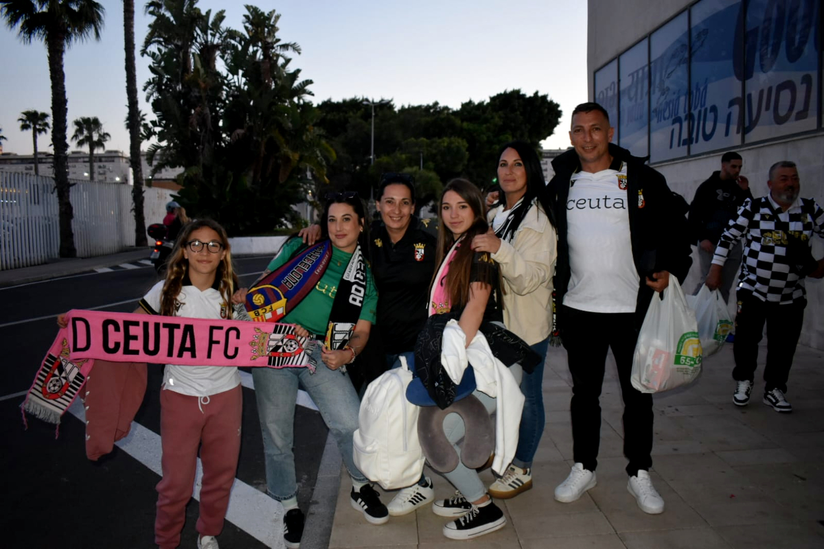 La afición de la Ad Ceuta FC pone rumbo a Madrid / Rafa Báez