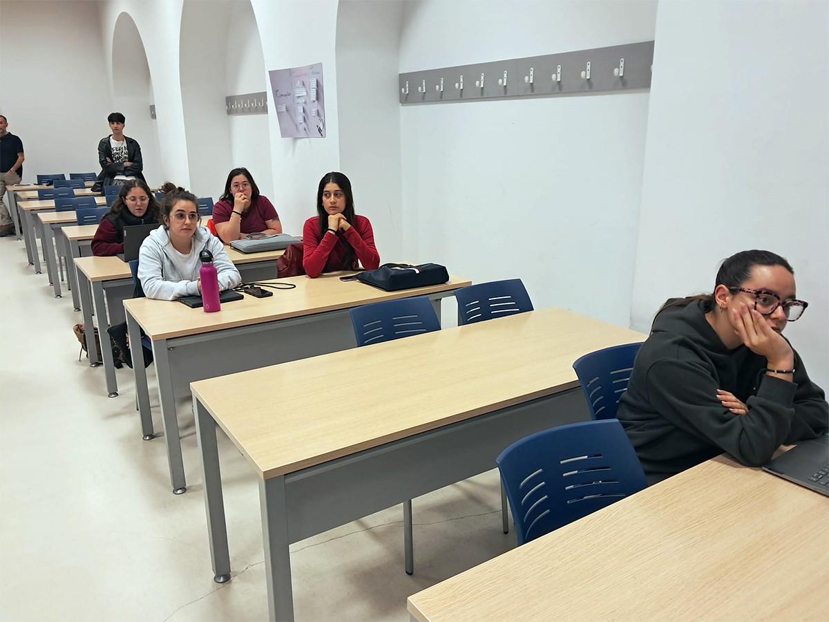 Jornadas Erasmus en el Campus Universitario / César Martín
