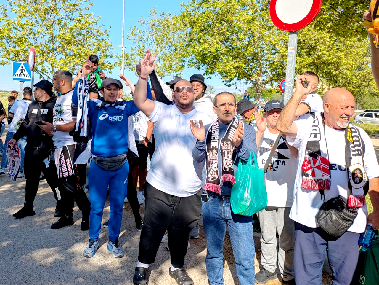 Recibimiento de la afición caballa a la AD Ceuta FC. Foto: Rubén Báez
