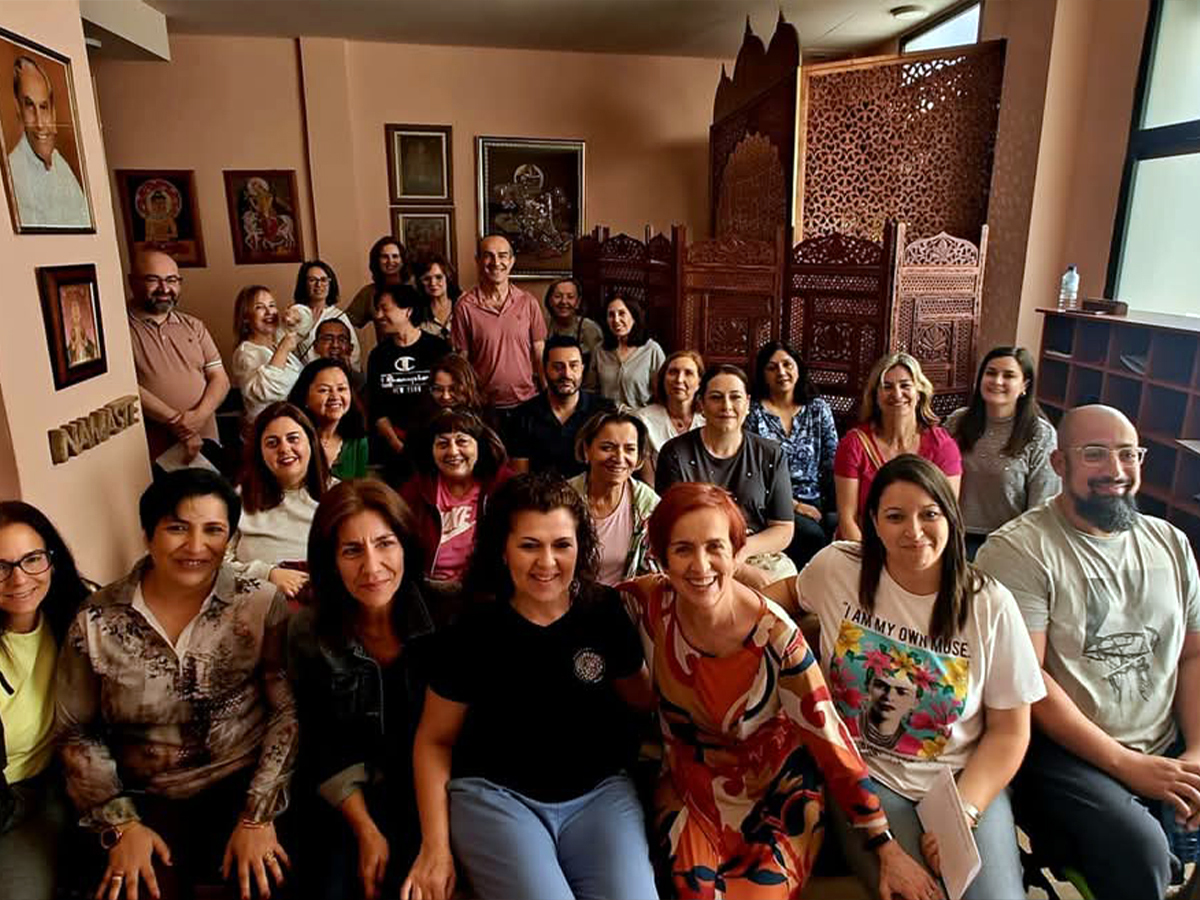 Sesión de coaching en el templo Hindú de Melilla por Edith Rivas
