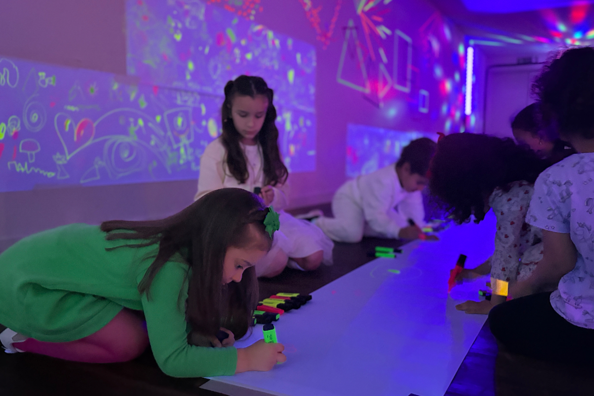 Actividad 'Jugar con la luz', en el Auditorio Revellín / Alma Palomino