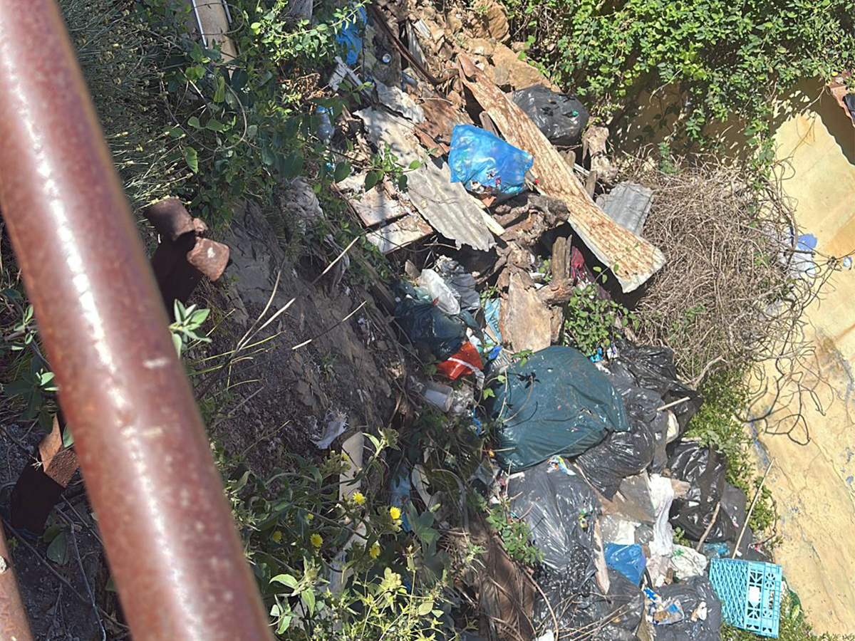 Basura acumulada en la barriada de El Príncipe