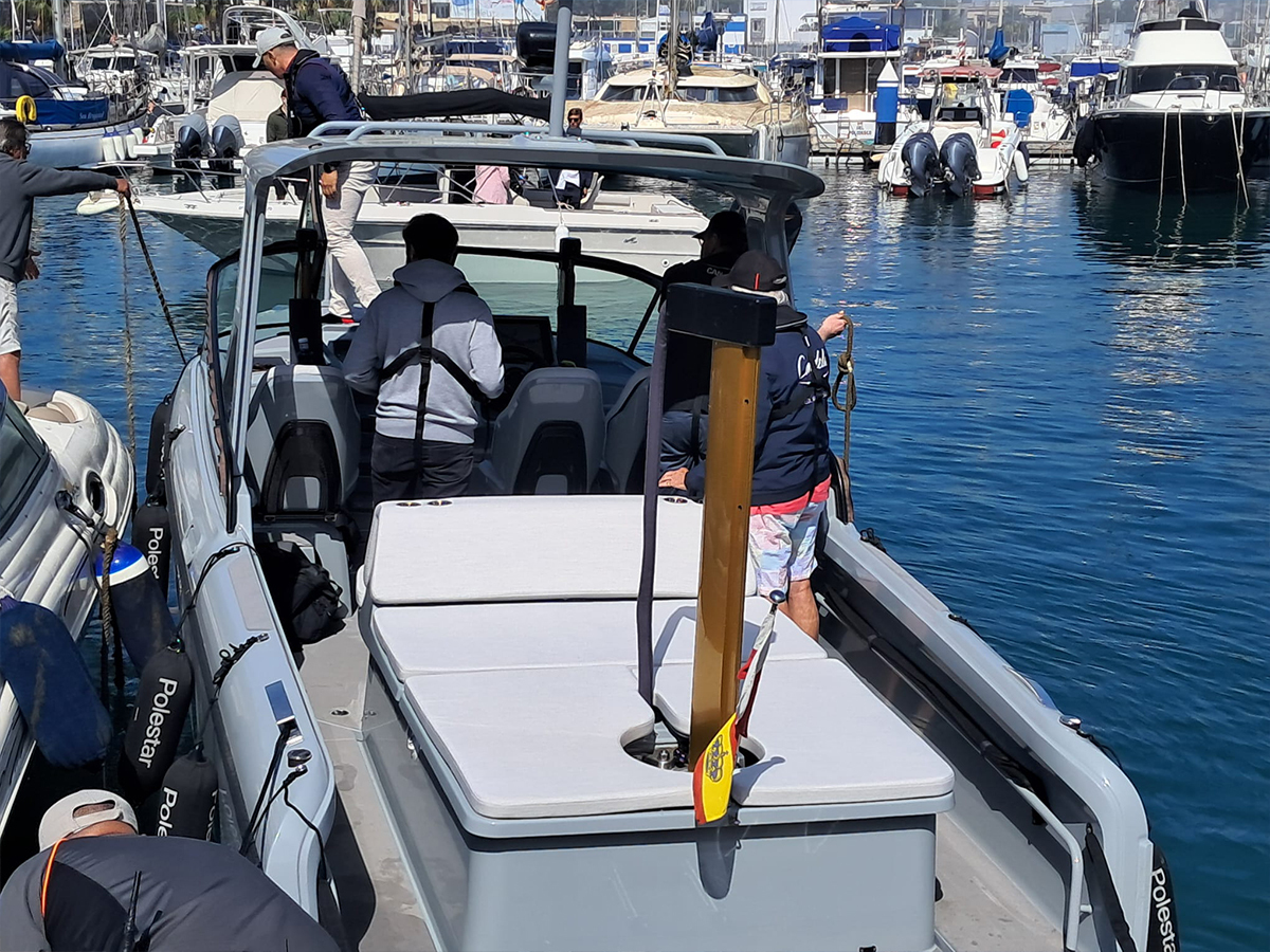 Elina, el primer barco completamente solar del mundo, en su visita a Ceuta / César Martín