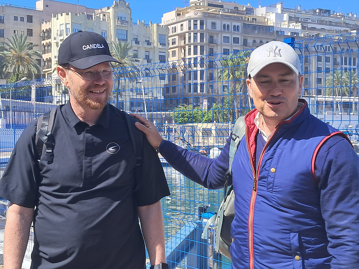 Elina, el primer barco completamente solar del mundo, en su visita a Ceuta / César Martín
