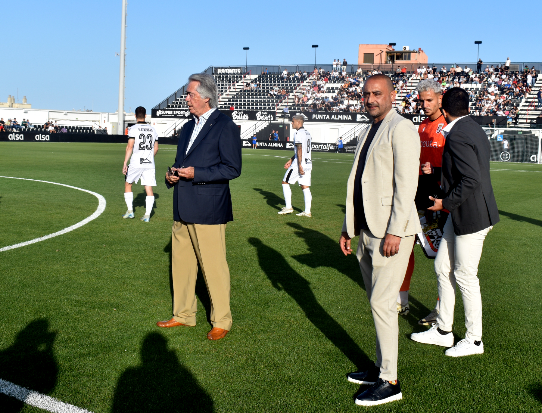 El Ceuta y el Murube rinden un emotivo homenaje a José Antonio Muñoz. Foto: Rafa Báez