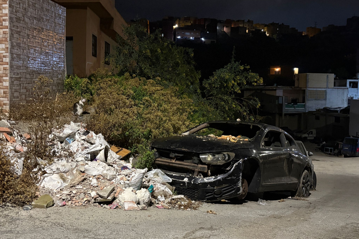 Basura en la barriada El Principe / Alma Palomino