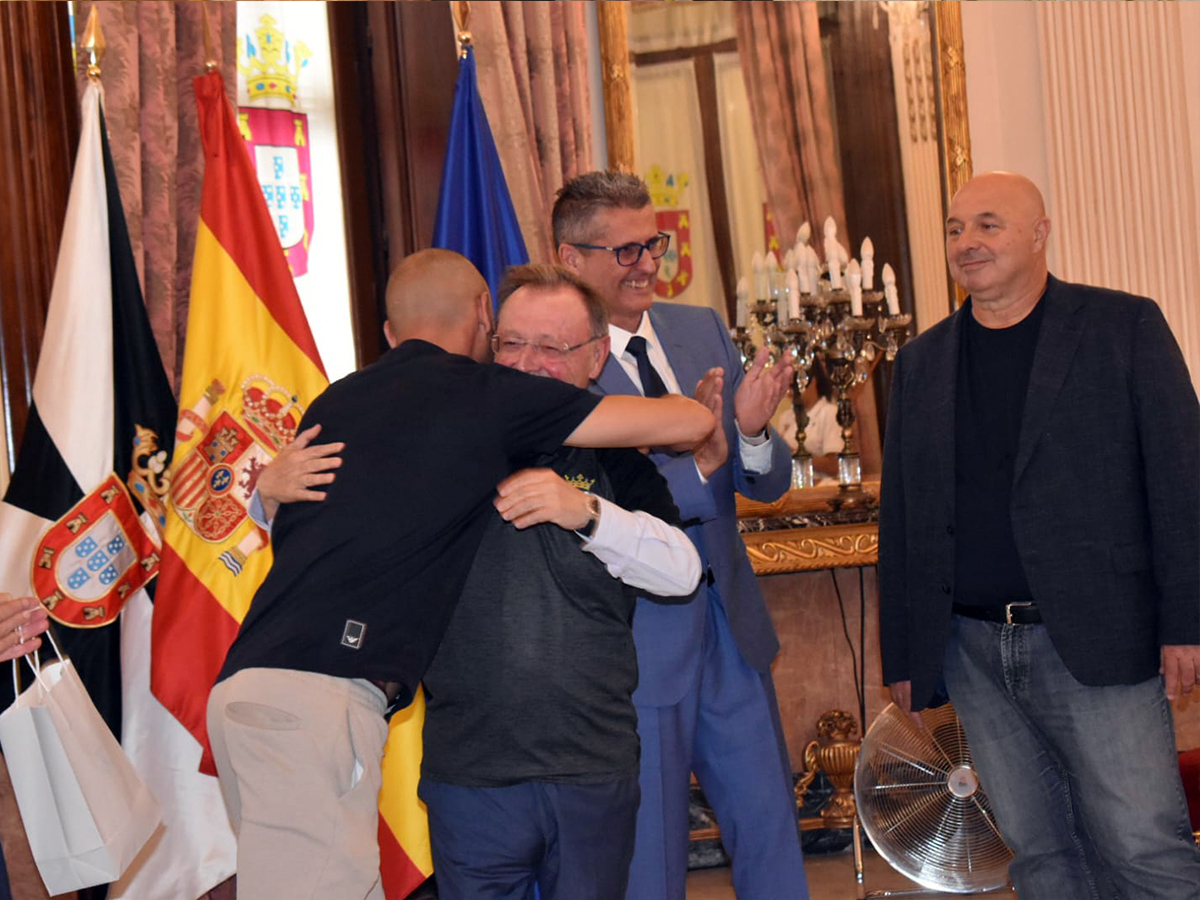 Recepción en el Salón del Trono del Ceuta Femenino / Rafa Báez