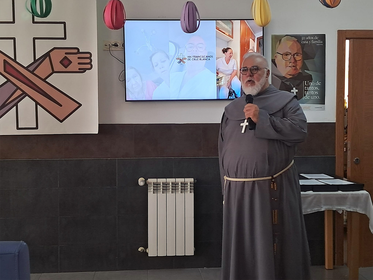 Aniversario de Cruz Blanca / César Martín
