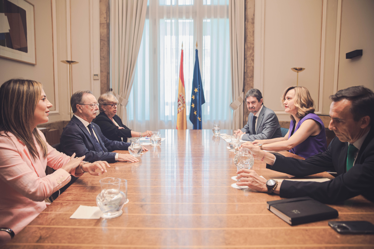 Reunión de Juan Vivas con Pilar Alegría