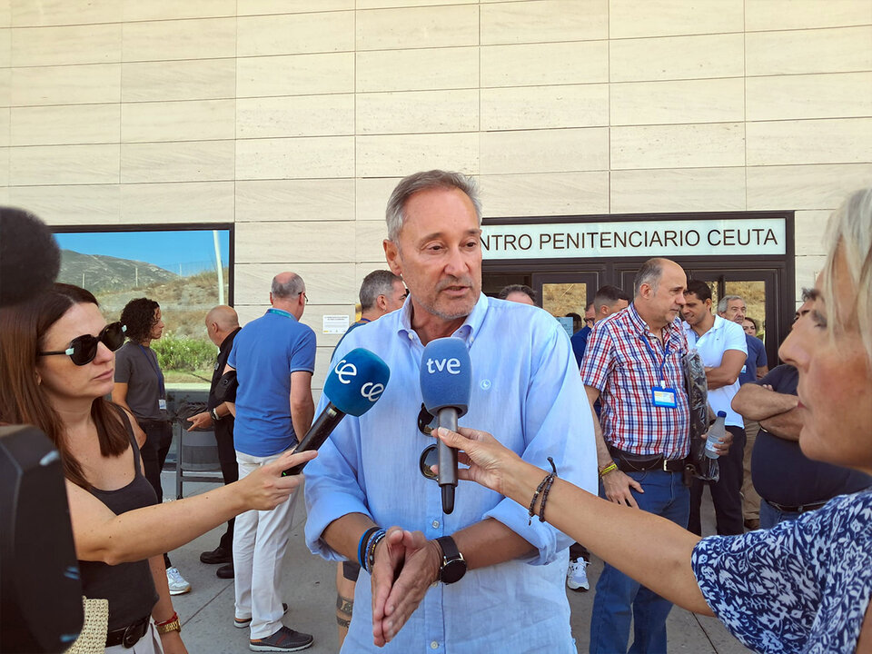 Concentración en Fuerte Medizabal / César Martín