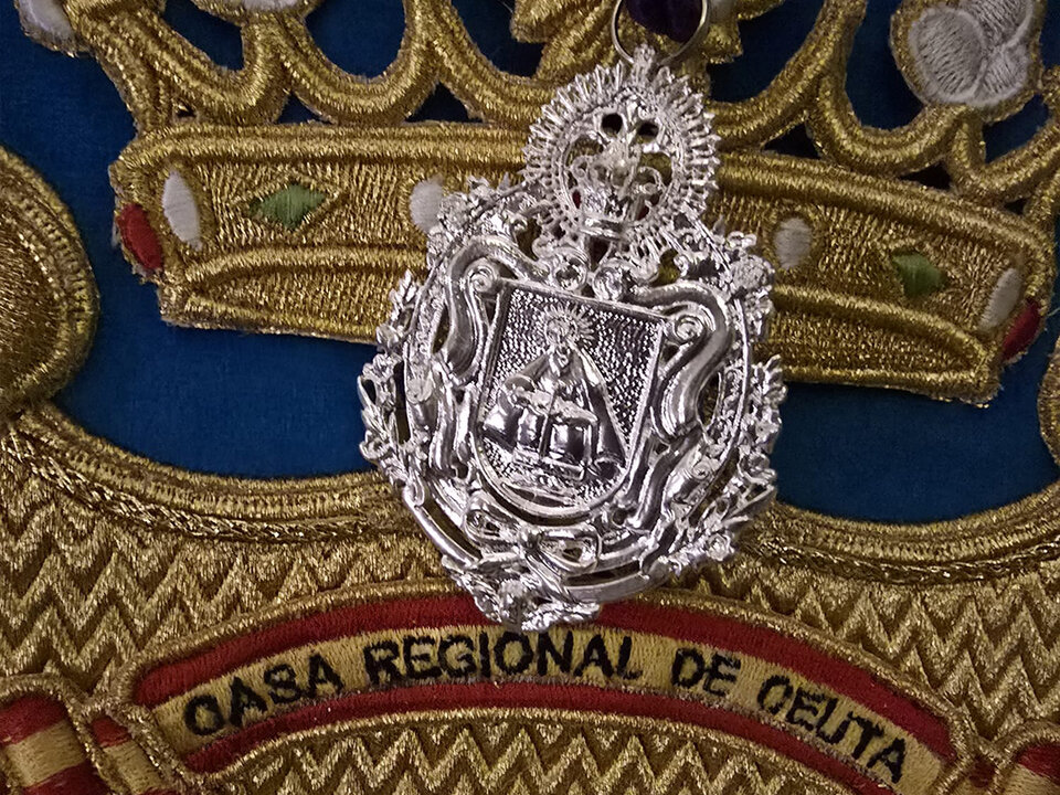 Medalla de la Cofradía de Santa María de África