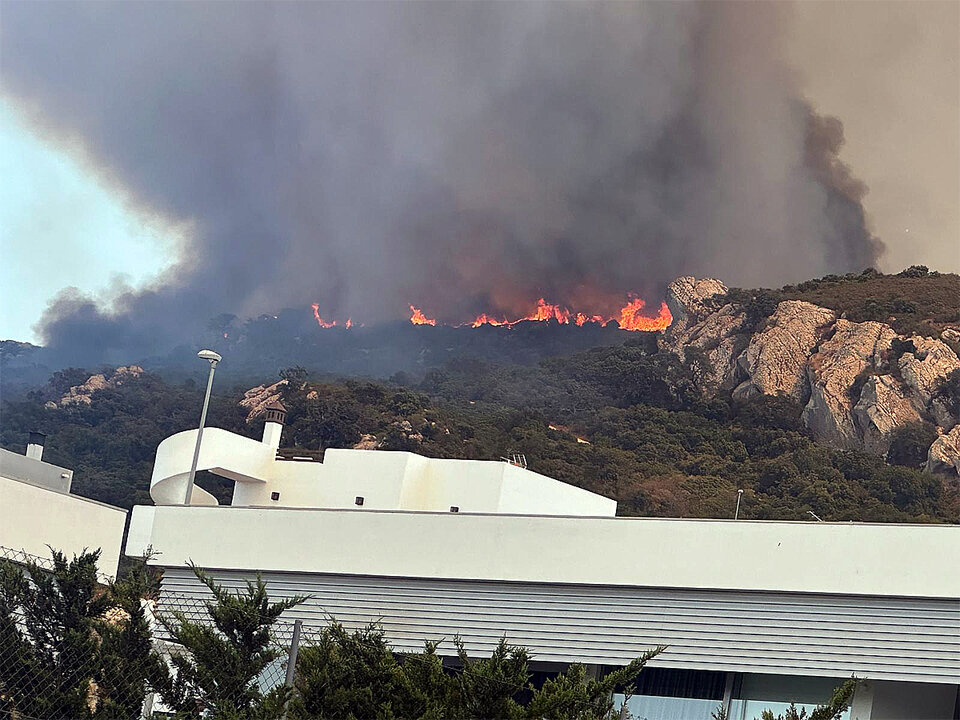 Incendio en las cercanías de Tarifa