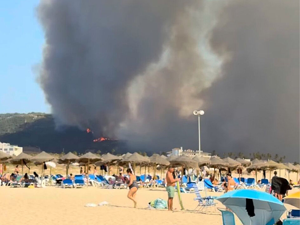 Incendio en las cercanías de Tarifa
