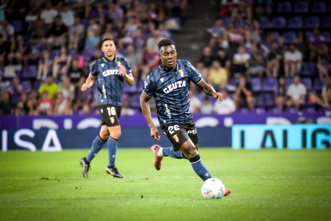 El Real Valladolid amarga el debut del Ceuta en Liga Hypermotion