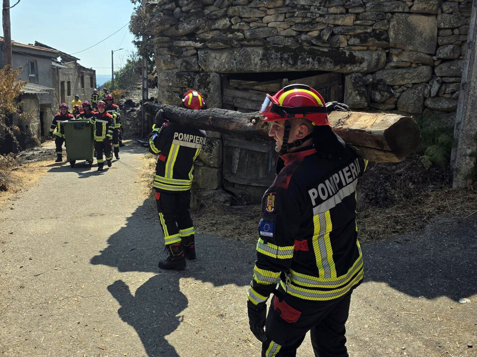 Equipo de bomberos rumanos que se han unido al Mecanismo Europeo de Respuesta a Emergencias