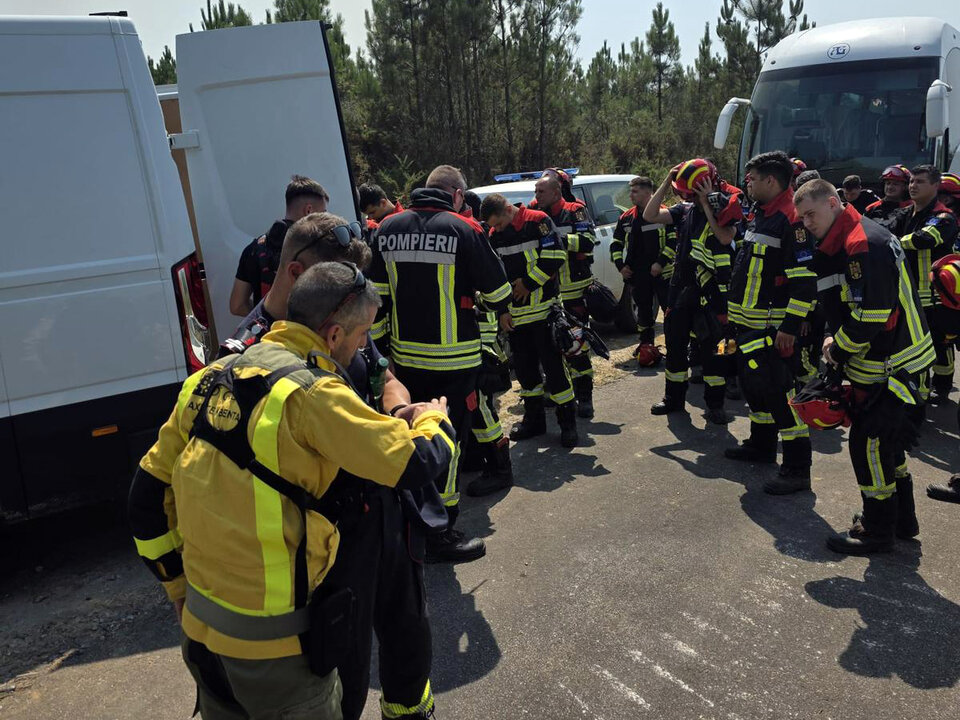 Equipo de bomberos rumanos que se han unido al Mecanismo Europeo de Respuesta a Emergencias