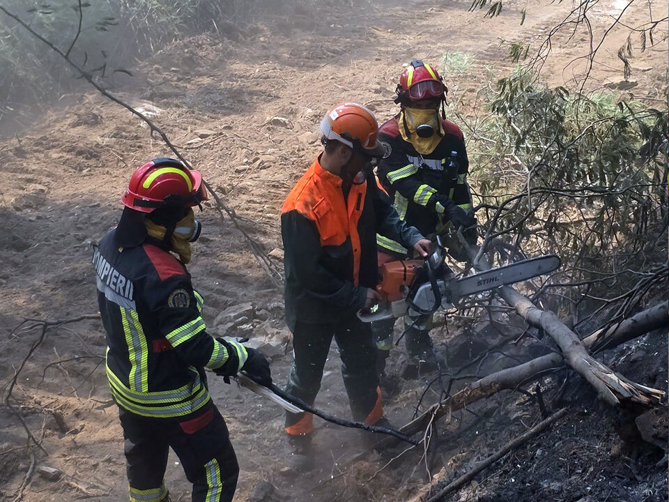 Bomberos rumanos colaborando en los incendios de Galicia