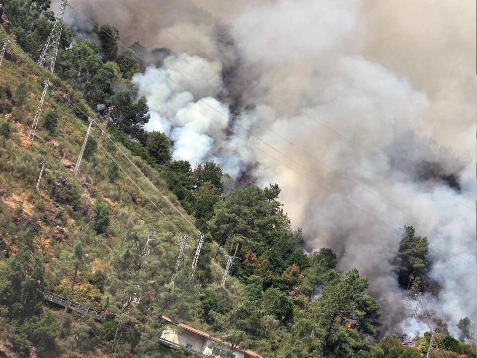 Bomberos rumanos colaborando en los incendios de Galicia