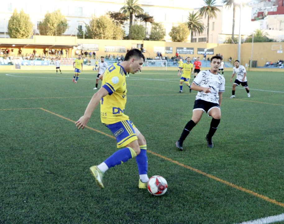 Encuentro de Copa RFEF entre el Ceuta 6 de Junio - Orihuela CF (5)