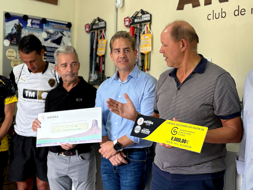 Anyera dona 3.200 euros a la Asociación Española Contra el Cáncer _gracias a la solidaridad_ en la Backyard