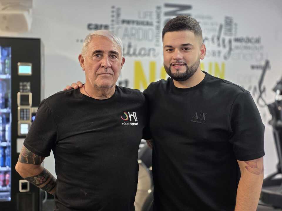 Jose y Moisés, los monitores a disposición de los usuarios / Laura Ortiz