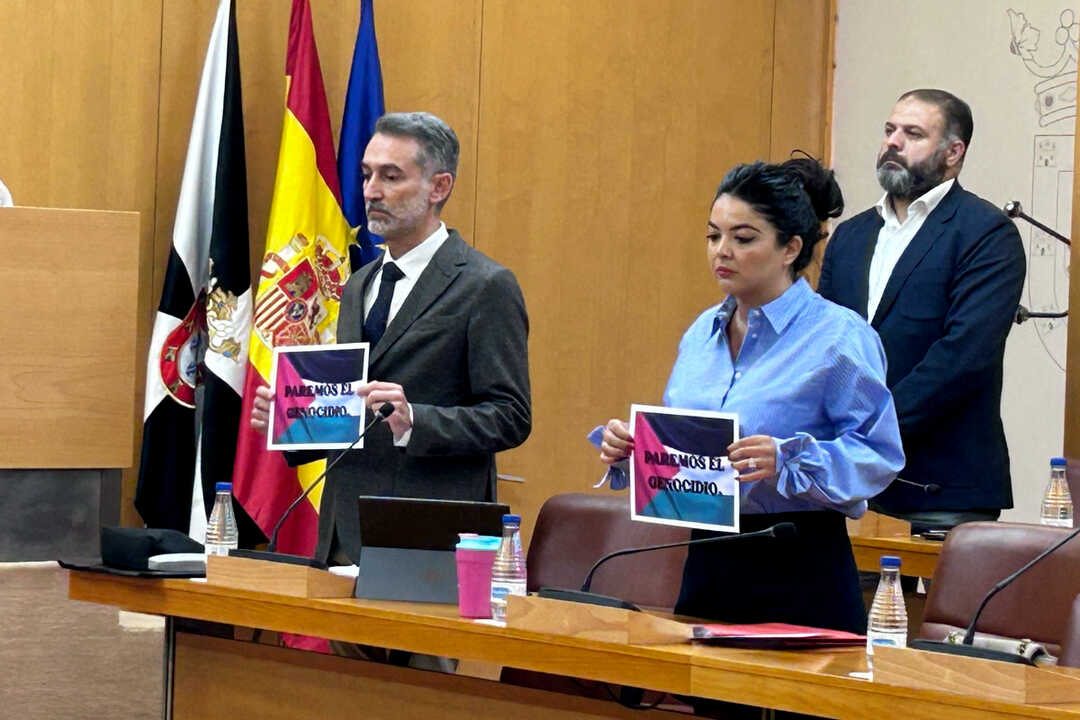 El PSOE durante el minuto de silencio por las víctimas del genocidio en Gaza / Javier Sakona