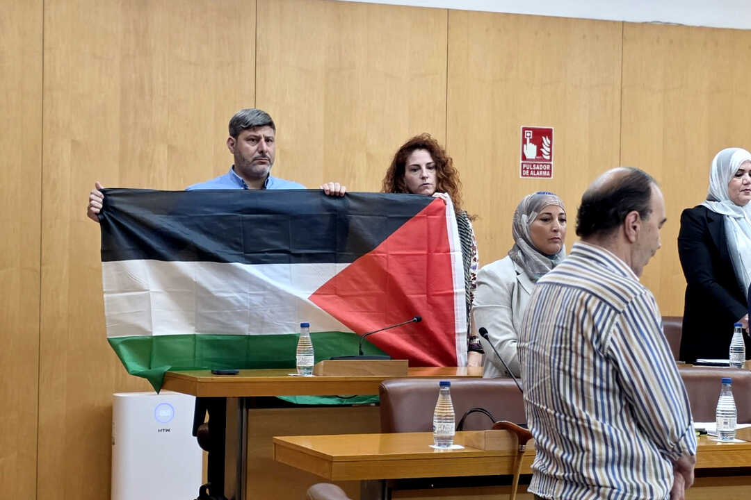 Ceuta Ya! durante el minuto de silencio por el genocidio en Gaza / Laura Ortiz