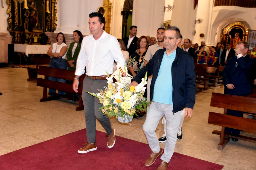 La RFFCE realiza su tradicional ofrenda a la patrona en África y plegaria en Sidi Embarek. Foto: RFFCE