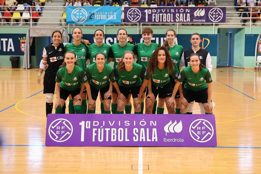 Encuentro ente la AD Ceuta FC femenina y Les Corts celebrado en el Guillermo Molina