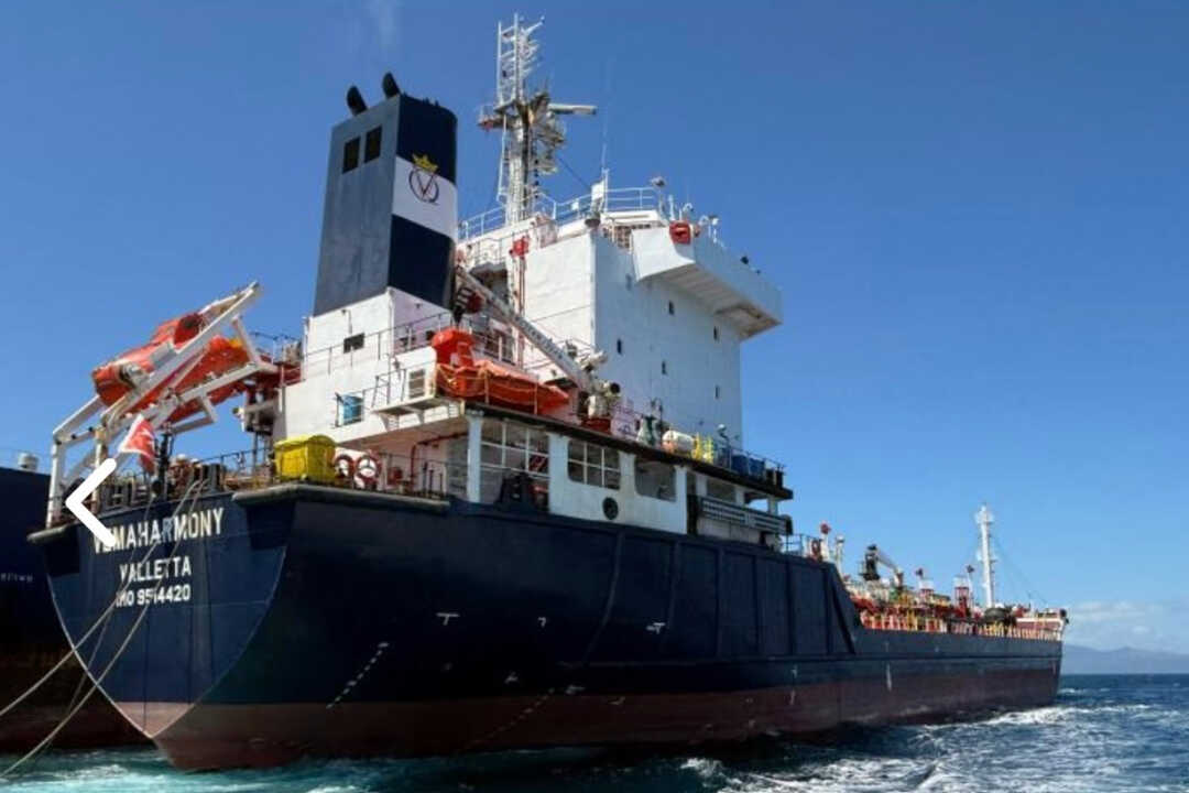 Gabarra Vemaharmony / Autoridad Portuaria