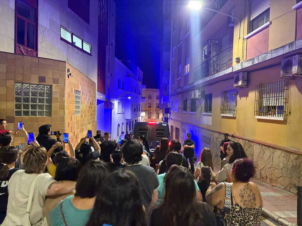 Tensión en los juzgados esperando la salida de los tres detenidos / Alma Palomino