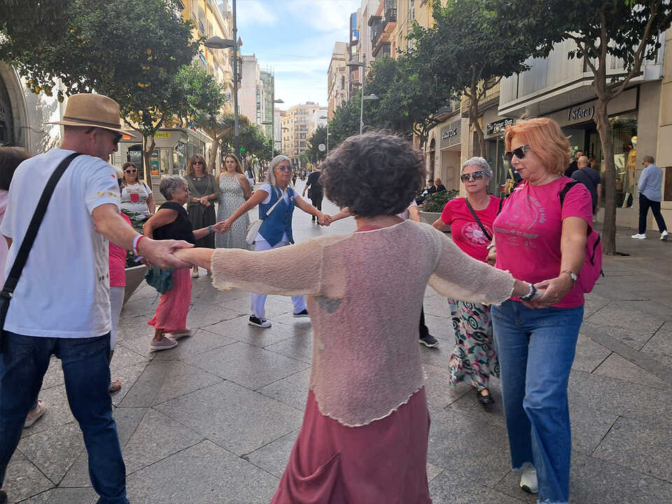 Stand de ACMUMA en el Paseo del Revellín / César Martín