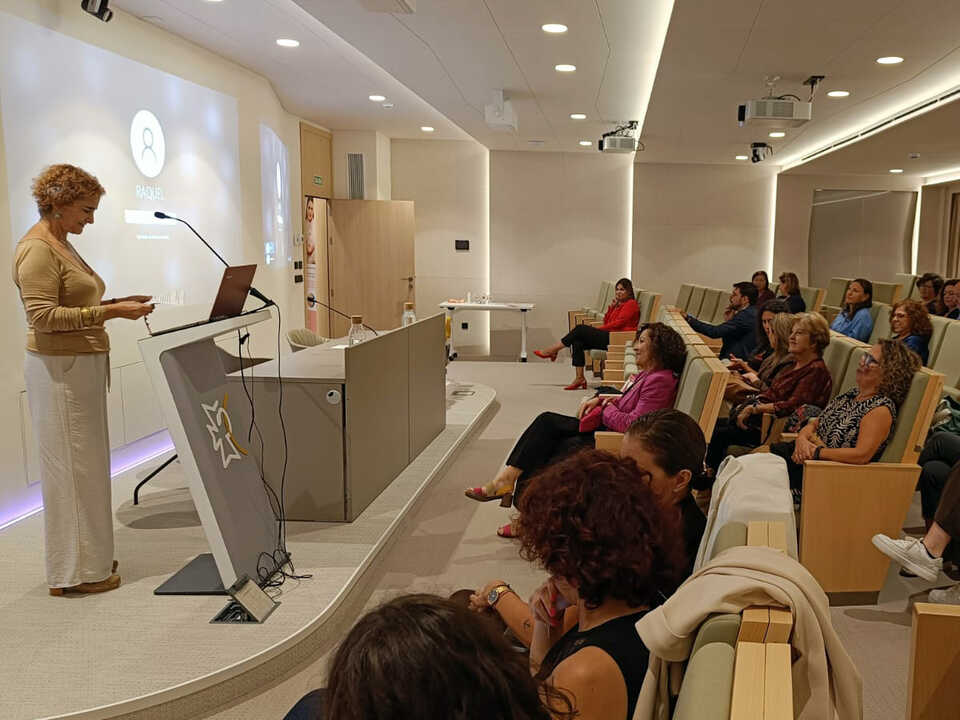 Nabila Benzina en el encuentro organizado por el Hospital Puerta del Mar