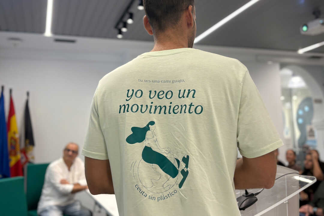 Cristian León, voluntario de 'Ceuta sin Plástico' / Alma Palomino