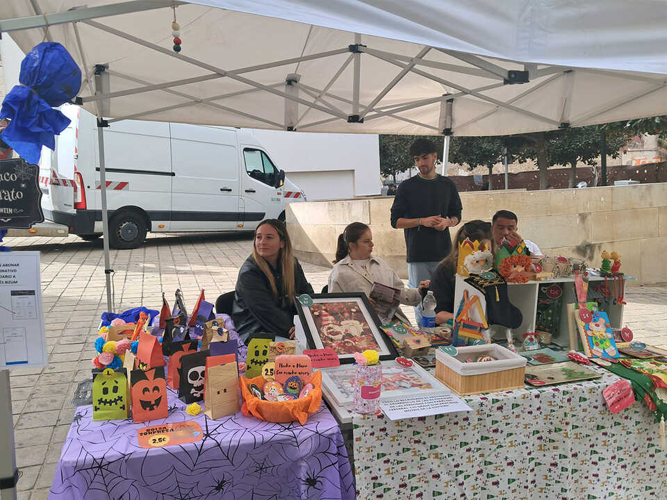 Mercadillo solidario de Halloween de PROI /  César Martín