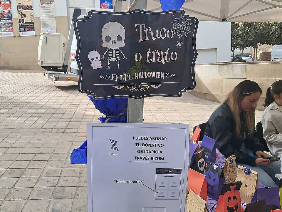 Mercadillo solidario de Halloween de PROI /  César Martín